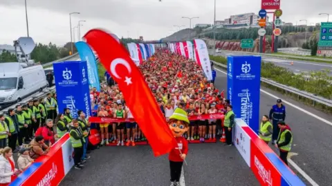 Kocaeli Büyükşehir Belediyesi, Cumhuriyet koşusunu ilk kez köprüde düzenledi