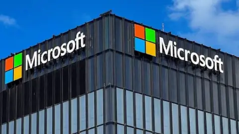 Microsoft’un kârı rekor kırdı, binlerce çalışan için işten ayrılık süreci başladı