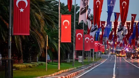 Vatan Caddesi'ndeki 29 Ekim Kortej geçişi, yağış nedeniyle ileri bir tarihe ertelendi