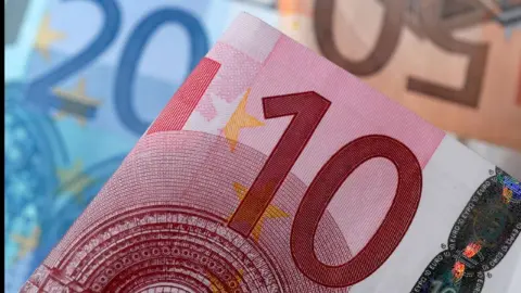Euro Bölgesi'nde Büyüme Beklentileri Aştı Ancak İvme Kaybetti