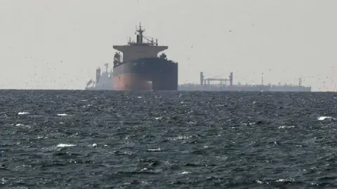 Hürmüz Boğazı'nda alarm: Gemide yangın çıktı