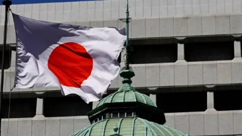 Japonya Merkez Bankası'ndan faiz kararı: Artırım için kapıyı araladı