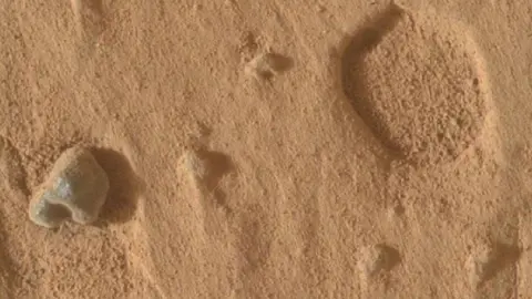 4,1 milyar yıllık Mars parçası çölde bulundu