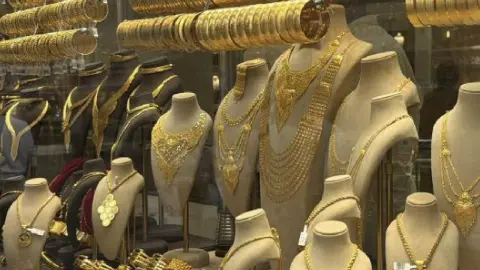 Yargıtay'dan araç almak için eşinin bileziklerini bozduran kocalara kötü haber