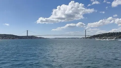 İstanbul Boğazı'nda'Antonia S' isimli geminin geçişi nedeniyle trafik askıya alındı