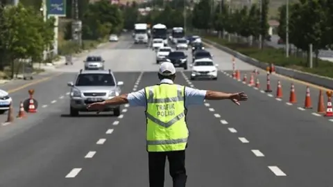 İstanbul'da yarın bazı yollar trafiğe kapatılacak: İşte alternatif güzergahlar