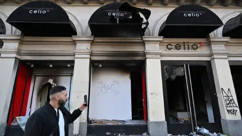 Fransa'daki protestolar perakende sektörünü vurdu: Satışlar yüzde 80 geriledi