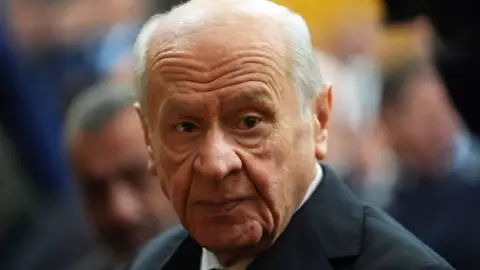 Bahçeli'den Azerbaycan mesajı: Hiçbir anlaşmazlık kalıcı ayrılığa dönüşmemeli