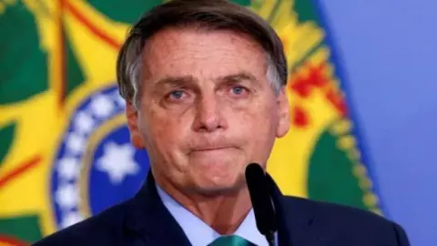 Brezilya'da seçimi kaybeden Bolsonaro'ya yurt dışı yasağı