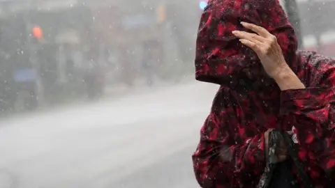 Yağışın şiddeti artıyor: Muğla için'turuncu', 18 il için'sarı' kodlu uyarı
