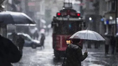 Bakanlıktan 4 il için'turuncu', 25 il için'sarı' kodlu uyarı