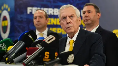 Fenerbahçe'de İsmail Kartal sonrası sürpriz isim! Listede başa oturdu