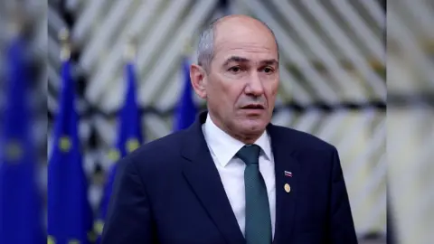 Slovenya Başbakan Jansa, Sırbistan'ın AB sürecinde gizli arşivlerin teslimini şart koştu