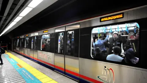 Bakan Uraloğlu: "Asya ile Avrupa’yı 4 dakikada birbirine bağlayan Marmaray ile 13 yılda toplam 1,6 milyar yolcuya hizmet verdik