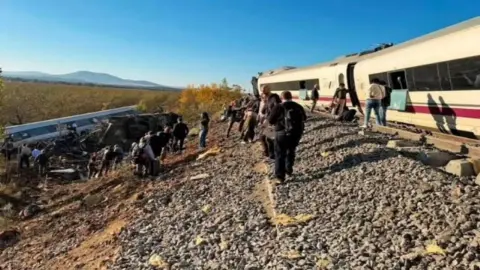 İspanya’da Tren Faciası: Kontrol Merkezi Hataları 68 Can Aldı