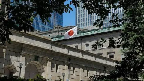 Japonya Merkez Bankası: Enflasyon 13 yıl sonra yüzde 2 hedefine ulaştı