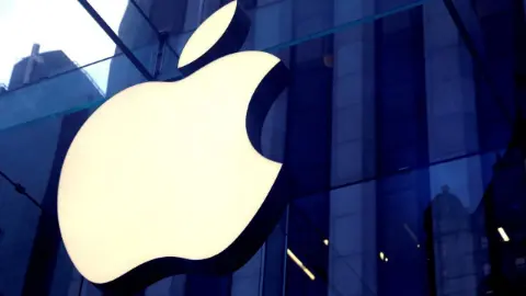 Apple yeniden dünyanın en değerli şirketi oldu