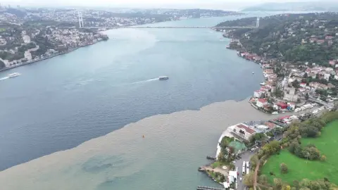 İstanbul'u Sağanak Vurdu, Boğaz Çamurla Kaplandı