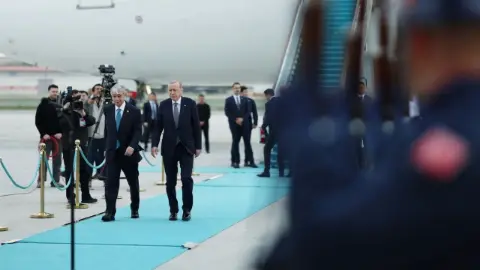 Kazakistan Cumhurbaşkanı Ankara'da: Cumhurbaşkanı Erdoğan Tokayev'i Karşıladı
