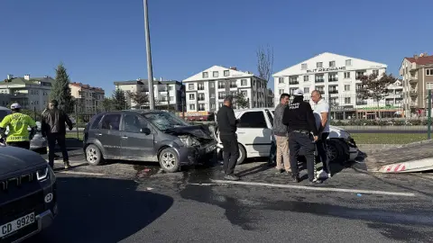 KPSS yolunda zincirleme kaza: 5 araç birbirine girdi