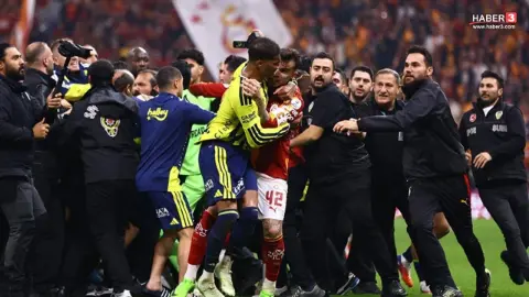 Dev derbi sonrası sular durulmuyor: Fenerbahçe'den''kavga'' açıklaması