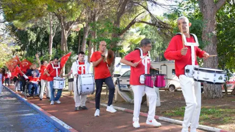 Muratpaşa'da özel gereksinimli bireylerden Cumhuriyet yürüyüşü