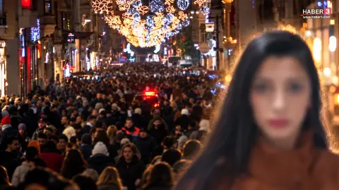 Taksim'de polisi harekete geçiren dans şovu! Gözaltına alındı