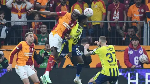 Günün ilk derbisinde Galatasaray, Fenerbahçe'yi mağlup etti!
