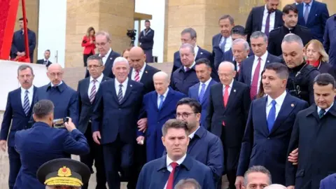Bahçeli ve Dervişoğlu'nun Anıtkabir'de kol kola yürümesi İYİ Partili Usta'yı kızdırdı