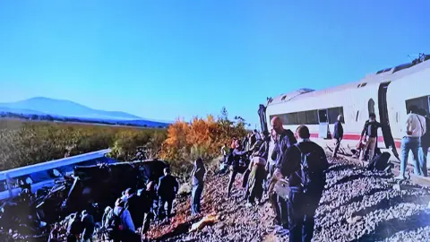 İspanya'da 68 kişinin öldüğü tren kazası sonrası 3 günlük ulusal yas ilan edildi