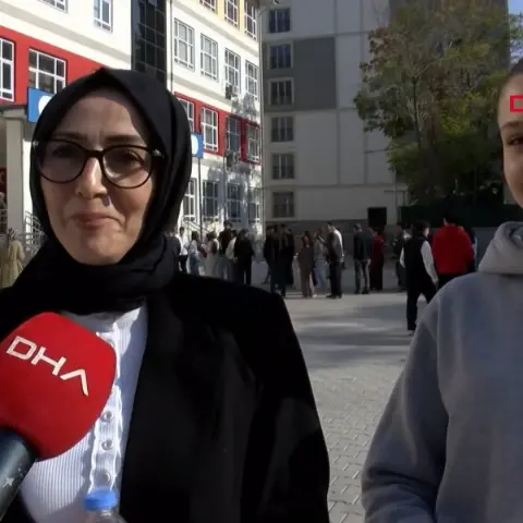 Malatya'da anne ve kızı KPSS'de aynı okulda yarıştı: "Annemin vazgeçmemesi beni gururlandırdı