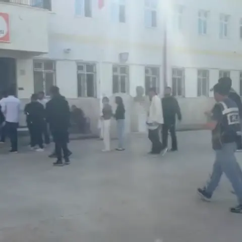 Gaziantep'te kimliğini unutan öğrenciyi polis ekipleri sınava yetiştirdi