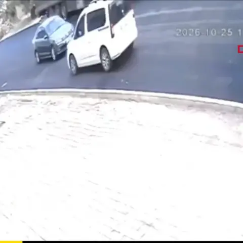 Mardin'de otomobilin çocuğa çarptığı kaza anı güvenlik kamerasına yansıdı