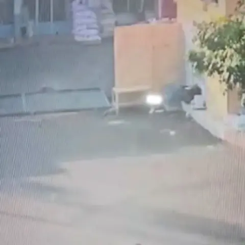 Gaziantep'te hal bekçisinin üzerine demir kapı düştü: O anlar kamerada
