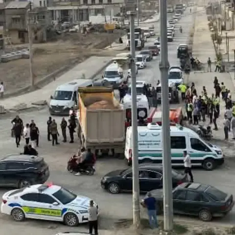 Hatay’da hafriyat kamyonunun altında kalan motosiklet sürücüsü öldü