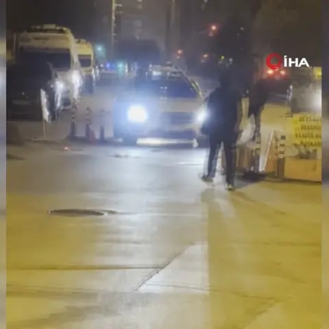 Trafikte tartıştığı motosikletlinin üzerine yürüdü: O anlar kask kamerasında