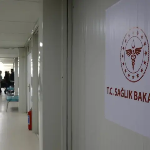 28-29 Ekim hastaneler açık mı, yarım gün mü? Bugün sağlık ocakları çalışıyor mu, öğleden sonra kapalı mı? 28 Ekim Çarşamba ve 29 Ekim Perşembe poliklinik ve acil servis mesai saatleri