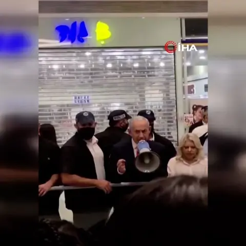 Netanyahu AVM'de sandıkların kapanmasına 1 saat kala megafonu eline aldı ve oy istedi
