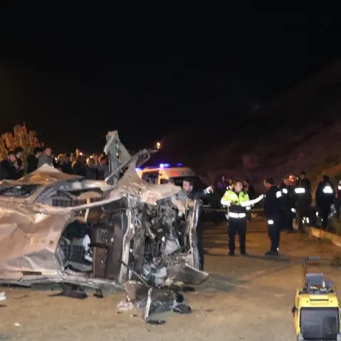 Otomobil uçuruma yuvarlandı: Bir kişi hayatını kaybetti, üç kişi yaralandı