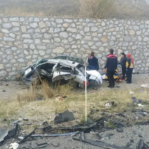 Çorum'da can pazarı! Otomobil ile cip çarpıştı: 4 kişi hayatını kaybetti