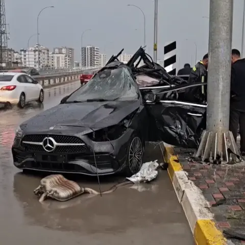 Adana Öğretmenler Bulvarı'ndaki korkunç trafik kazasına ait görüntüler ortaya çıktı