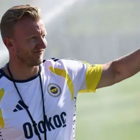 Fenerbahçe, Dirk Kuyt'ı resmen açıkladı