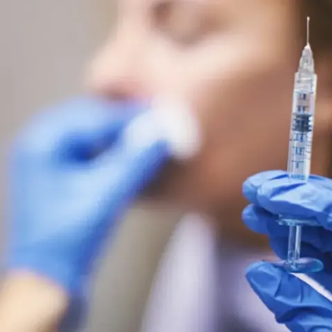 Kalça dolgusu vücuda yayılır mı? Estetik dolguların insan bedenine yıllar içinde yaptıkları dehşete düşürdü