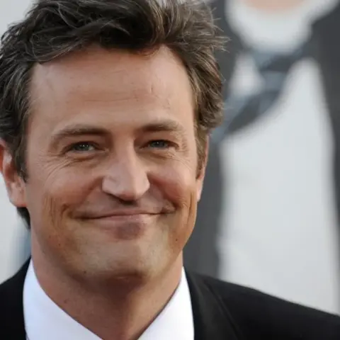 Matthew Perry belgeselinde'Friends' ekibi neden yok? Yönetmen gerçeği açıkladı