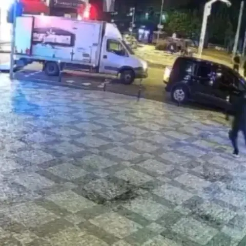 Kadıköy'de haraç almak için döviz bürosuna kurşun yağdıran çete kamerada: 5 şüpheli gözaltına alındı