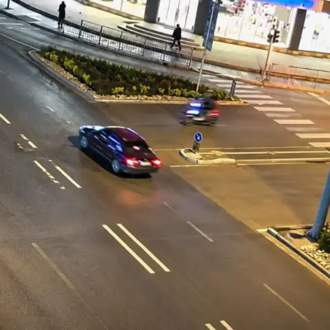 Düzce'de akılalmaz kaza: Otomobile çarpan motosiklet sürücüsü ön camdan içeri girdi