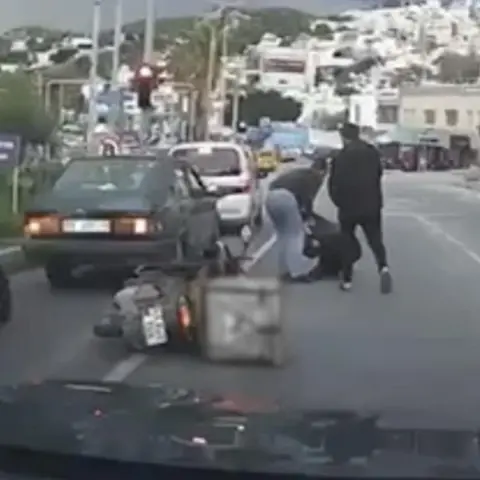 Bodrum'da trafik magandalarına ceza yağdı: Kuryeyi yol ortasında böyle darp ettiler
