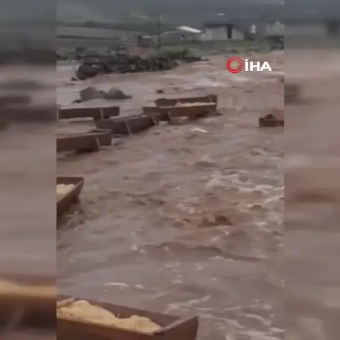 Diyarbakır Çermik'te şiddetli sağanak nedeniyle dereler taştı