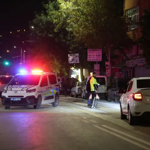 Adana'da korku dolu anlar! Tekel bayisine kurşun yağdırıp kaçtılar