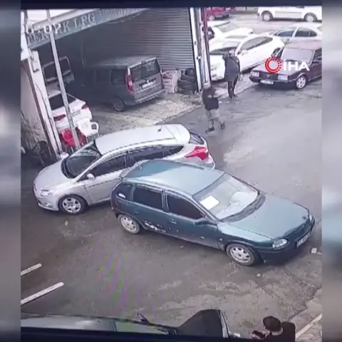 Diyarbakır'daki Sanayi Sitesinde İki Aracın Karıştığı Kaza